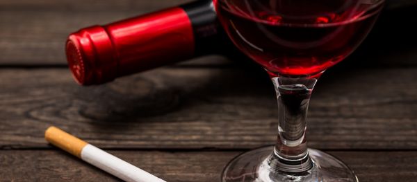 Vinho causa tanto câncer quanto cigarro?